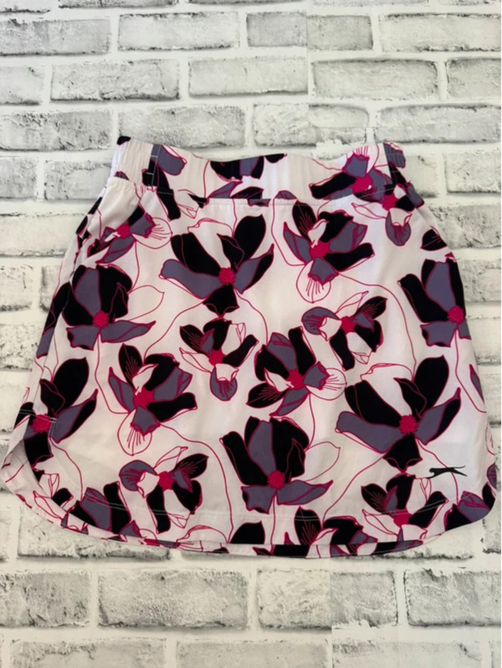 Women’s Slazenger white with floral skort size XS